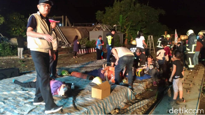 Kereta Terbalik di Taiwan, 18 Orang Tewas