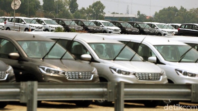Mobil Suzuki Ertiga siap ekspor diparkir di pabrik Suzuki (Foto: Rengga Sancaya) Mobil Suzuki Ertiga siap ekspor diparkir di pabrik Suzuki (Foto: Rengga Sancaya)