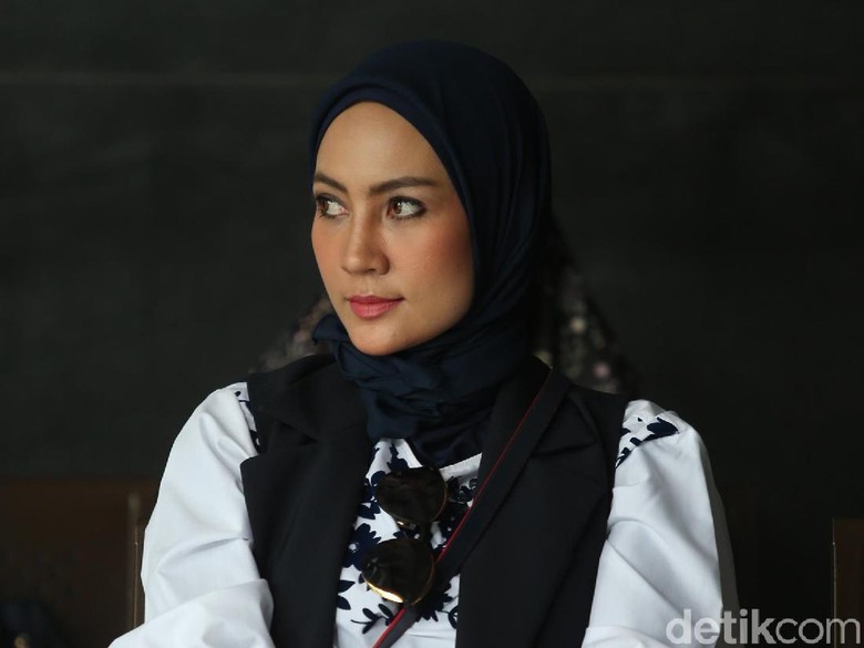 Steffy Ngaku Umrah Bareng Irwandi Yusuf karena Ragu Menikah Steffy Ngaku Umrah Bareng Irwandi Yusuf karena Ragu Menikah