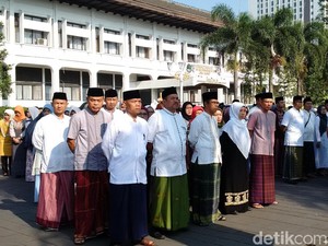 Peringati Hari Santri, ASN Pemprov Jabar Sarungan Saat Apel Pagi