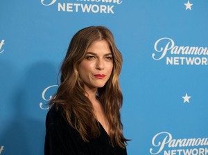 Menderita Penyakit Ini, Ingatan Selma Blair Kabur sampai Sulit Gerak