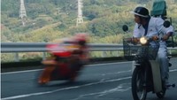 Dalam video tersebut Marquez terlihat mendahului sepeda motor, mobil hingga sebuah truk di jalanan menikung Hakone Turnpike.  Foto: instagram/marcmarquez93