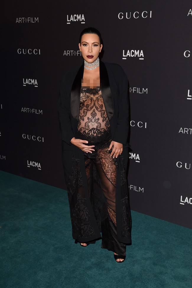 Saat hamil anak keduanya, Saint West, Kim tampil seksi dengan gaun Givenchy yang mengekspos bentuk tubuhnya. Foto: Getty Images