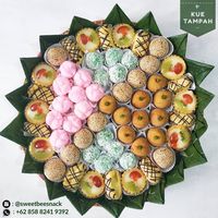 5 Toko Kue Ini Sediakan Paket Kue Basah Cantik dalam Tampah 