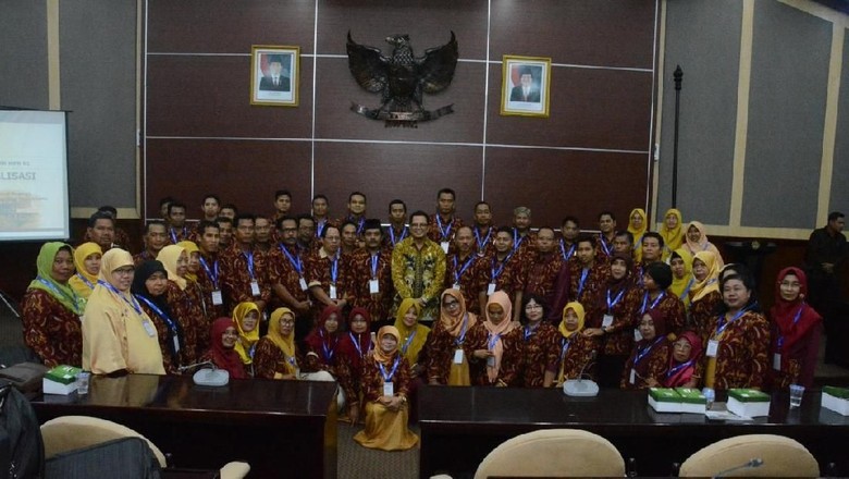 Di Depan Puluhan Guru, Mahyudin Bicara Mahalnya Demokrasi Saat Ini Di Depan Puluhan Guru, Mahyudin Bicara Mahalnya Demokrasi Saat Ini