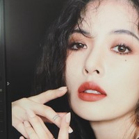  Memiliki tinggi 164 cm, banyak netizen yang berpikir jika seharusnya berat badan normal Hyuna adalah sekitar 50 kg. Foto: Instagram @hyunah_aa