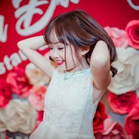 Wanita asal Vienam, Tan Thi Ai Tram ini mencuri atensi karena penampilan imutnya. Kerap tampil cantik dengan makeup, banyak yang mengira ia adalah seorang siswa SD. Foto: Facebook