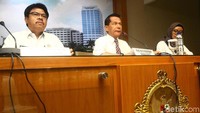 BPK sendiri selain melakukan pemeriksaan keuangan juga memberikan rekomendasi atau catatan. Rizal menjelaskan misalnya jika membangun infrastruktur harus memikirkan kepentingan masyarakat setempat.