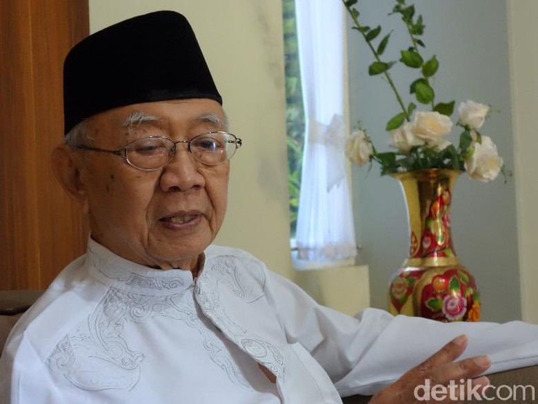 Gus Sholah Minta Rusuh 22 Mei Disudahi: Jangan Sampai Ada Korban Lagi Gus Sholah Minta Rusuh 22 Mei Disudahi: Jangan Sampai Ada Korban Lagi