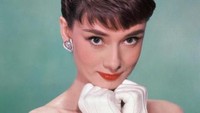Aktris berkebangsaan Inggris, Audrey Hepburn adalah duta UNICEF untuk anak-anak yang kelaparan sebelum terdiagnosis kanker usus. Penyakit ini mengakhiri pengabdian dan kehidupannya pada 1993. (Getty Images) 