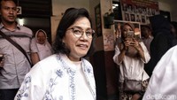 Suasana di sekolah sempat riuh, karena kedatangan rombongan Sri Mulyani dan beberapa pejabat dari Kementerian Keuangan. 