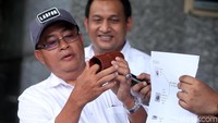 Menurut Kepala Bidang Balisitik dan Metalurgi Forensik Puslabfor Polri Kombes Ulung Kanjaya, peluru tersebut wajar apabila menembus kaca gedung DPR. Ulung mengatakan jarak tempuh peluru tersebut belum maksimal.