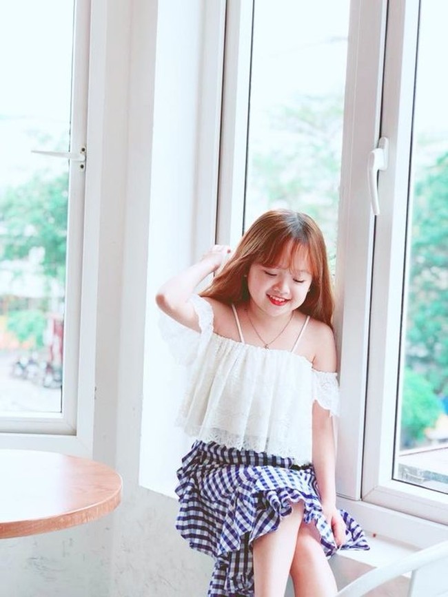 Tan kerap mengunggah kehidupannya yang menyenangkan di jejaring sosial dengan balutan busana stylish dan rias wajah yang menawan. Foto: Facebook