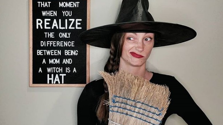 Kostum Halloween ala Ibu rumah tangga/ Foto: Instagram Kostum Halloween ala Ibu rumah tangga/ Foto: Instagram