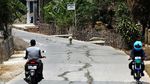 Parah! Belum Lama Dicor, Jalan di Pemkab Bekasi Retak-retak