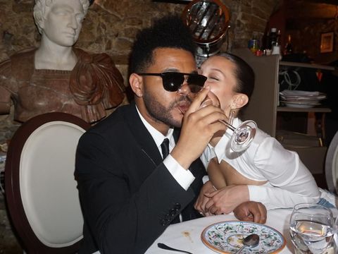Putus dari Bella Hadid, Penampilan Terbaru The Weeknd Tidak Dikenali