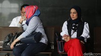 Amri merupakan keponakan Saiful Bahri, orang kepercayaan Gubernur nonaktif Aceh Irwandi Yusuf. Amri mengaku diminta Saiful Bahri untuk mengirimkan uang tersebut kepada Steffy Burase.