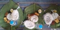 1. 240 Nasi Urap Beralas Daun Jati Disantap Santri di Kudus