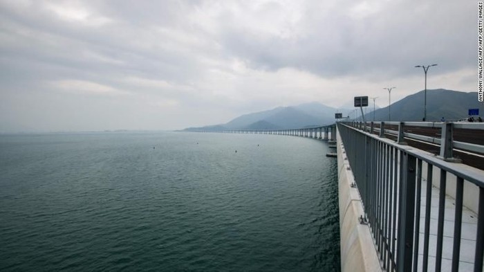 Jembatan Pembelah Laut Terpanjang di Dunia Segera Dibuka