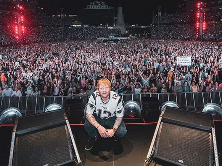 Gaya Unik Foto Wefie Ed Sheeran yang Selalu Sama Setelah Manggung
