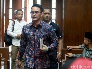 Hakim Tanya Alasan Suap Ketuk Palu, Zumi Zola: Iya Saya Salah
