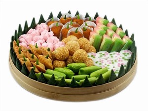 5 Toko Kue Ini Sediakan Paket Kue Basah Cantik dalam Tampah