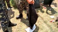 Peristiwa pembakaran bendera Hizbut Tahrir Indonesia (HTI) yang bertuliskan kalimat tauhid itu terjadi pada Senin (22/10) kemarin. Video pembakaran tersebut viral di media sosial. (Foto: Screenshot video viral)