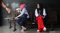 Fenny Steffy Burase menunggu di Pengadilan Tipikor, Jakarta, Senin (22/10/2018).
