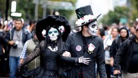 Pada dasarnya perayaan ini merupakan bagian dari kebiasaan suku Aztec kuno untuk menghormati keluarga atau kerabat yang telah lebih dulu meninggal dunia. Andres Stapff/Reuters.
