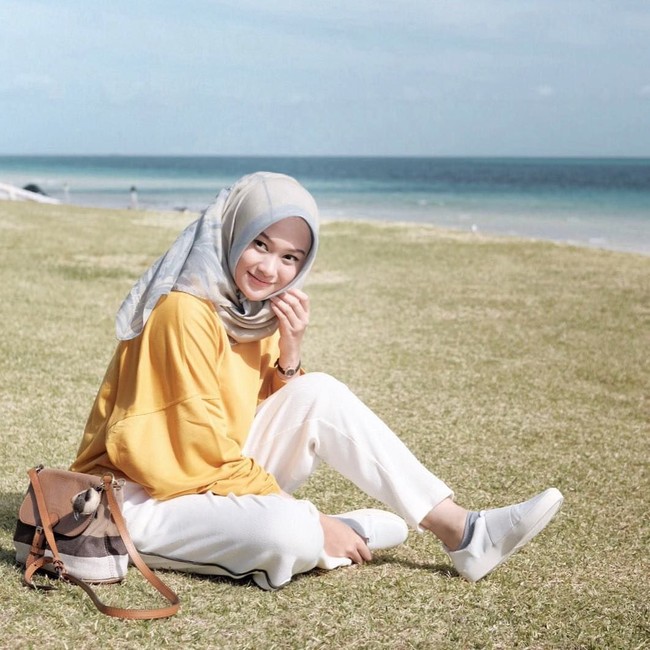 Indah Nada Puspita awalnya dikenal sebagai blogger. Kecintaannya terhadap dunia fashion membuat Nada banyak bereksplorasi gaya. Beralih ke Instagram, popularitasnya tidak berkurang. Foto: Instagram/IndahNadaPuspita