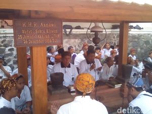 Hari Santri, Makam Guru Pendiri NU di Kudus Ramai Peziarah