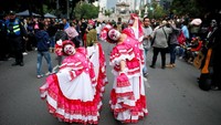Perayaan Day of the Dead ini sering dimulai pada tanggal 31 Oktober hingga 2 November setiap tahunnya. Tak jarang banyak orang menganggap festival itu sebagai perayaan Hallowen ala Meksiko. Andres Stapff/Reuters.