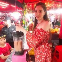Ini Dia Penjual Smoothies Buah Cantik yang Sedang Viral 