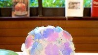 Duh, kakigori buatan kafe Ichi no Ki cantik banget ya! Kafe ini terkenal dengan kakigori rasa unik seperti maple hazelnut, caramel banana pie hingga hydrangea. Foto: Instagram visitjapanau