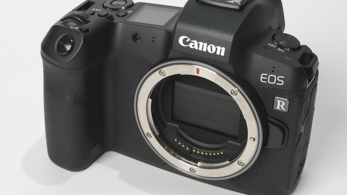 Canon EOS R. (Foto: Dok. Erwin Mulyadi) Canon EOS R. (Foto: Dok. Erwin Mulyadi)