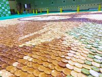 Wouw! Lukisan Mona Lisa 10,7 Meter Ini Dibuat dari Kerupuk Beras