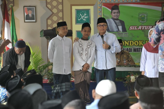 Ketua MPR Ingin Kemajuan Pesantren Tak Fokus Hanya di Pulau Jawa