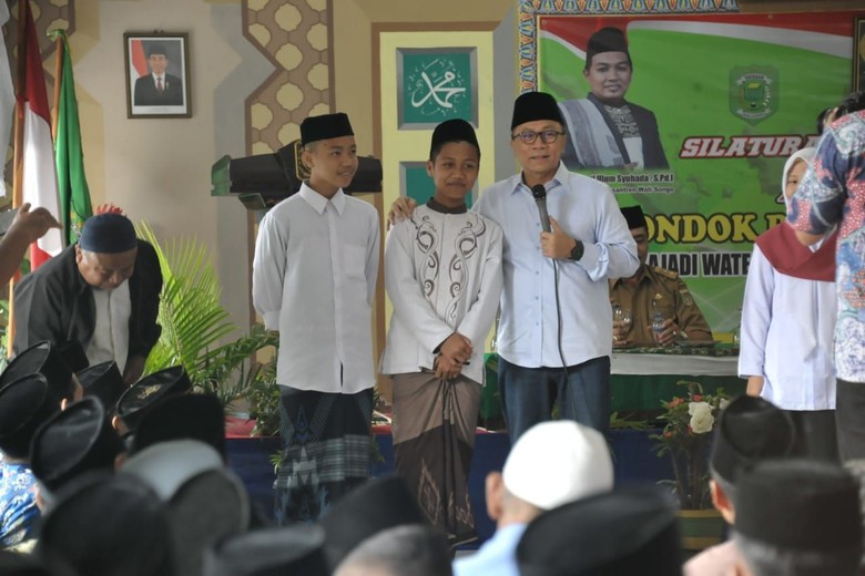 Ketua MPR Ingin Kemajuan Pesantren Tak Fokus Hanya di Pulau Jawa Ketua MPR Ingin Kemajuan Pesantren Tak Fokus Hanya di Pulau Jawa