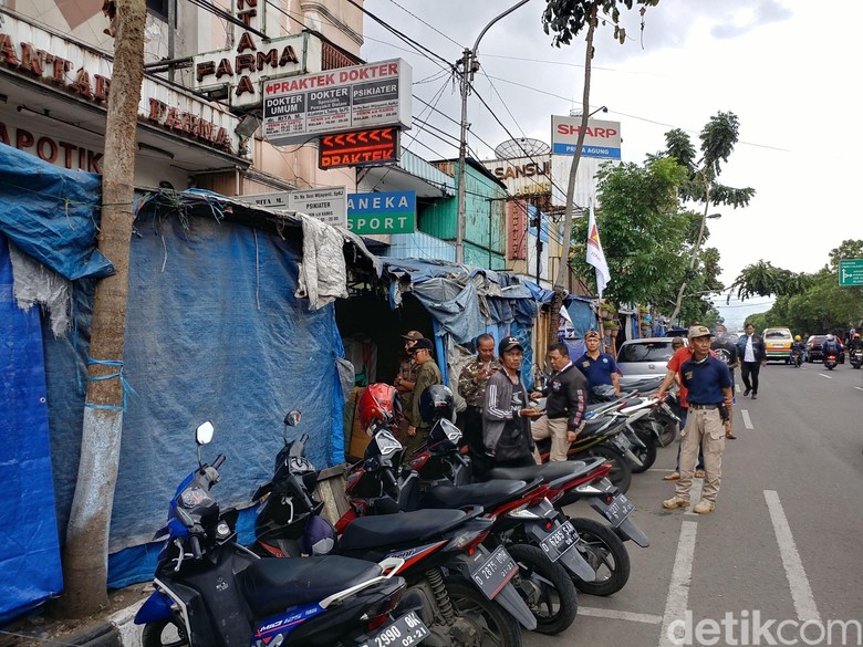 Pemkot Bandung: Skywalk PKL Cicadas Bukan Solusi Pemkot Bandung: Skywalk PKL Cicadas Bukan Solusi