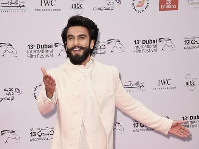 Foto Traveling Ranveer Singh, Calon Suami Deepika Padukone