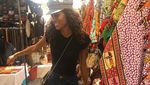Foto: Saat Model Victorias Secret Cindy Bruna Pergi Liburan