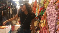 Jalan-jalan ke Afrika Selatan, tidak lupa beli suvenir khasnya! (cindybruna/Instagram)