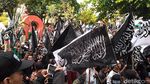Aksi Ribuan Warga Garut Kibarkan Bendera Tauhid