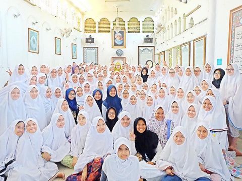 Hari Santri Nasional, Ini Fakta Dian Pelangi yang Pernah Jadi Santri