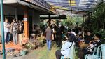 Keluarga Ikhlas dan Tabah di Pemakaman Titi Qadarsih