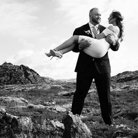 Björnsson mengumumkan pernikahannya di Instagram pada Sabtu (21/10/2018). It is with great pleasure that I now get to call Kelsey Morgan Henson my wife! Foto: @thorbjornsson, @kelc33.