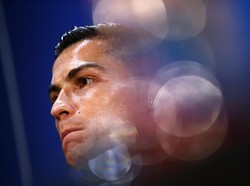 Saat disinggung soal kembalinya ke Old Trafford, Ronaldo mengaku laga ini cukup menguras emosinya lantaran punya banyak kenangan manis di sana. Namun ia menegaskan tetap akan profesional dengan berusaha membantu Juventus meraih kemenangan. (Foto: Jan Kruger/Getty Images)