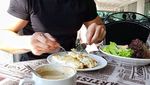 Ganteng dan Atletis, Pose Mantan Penjual Durian Saat Makan