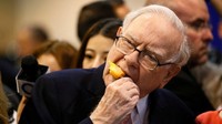 Warren Buffet merupakan salah satu orang paling kaya di dunia, ia berteman baik dengan Bill Gates. Ternyata Warren lebih suka sarapan dengan aneka sosis, telur, keju, hingga bacon. Foto: Istimewa