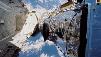 Teleskop Hubble diluncurkan pada April 1990. Foto: NASA